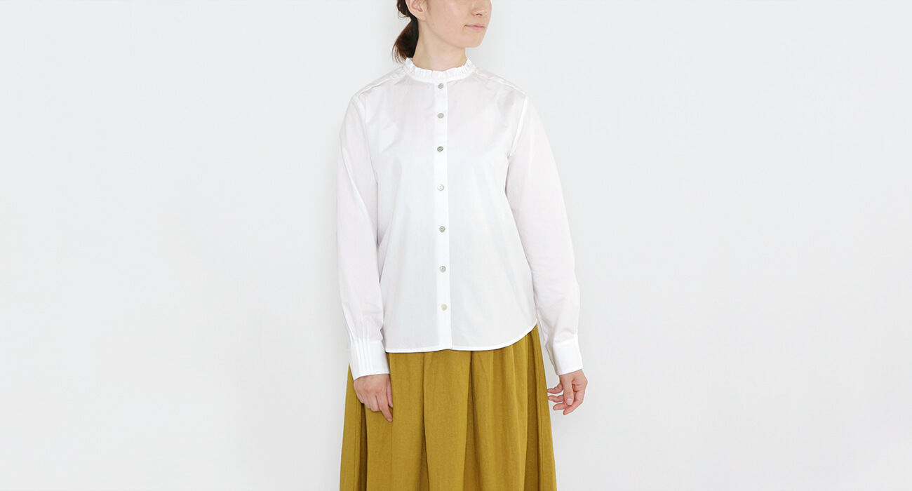 mumokuteki×LILASIC / コットンフリル襟長袖シャツ特集1” width=