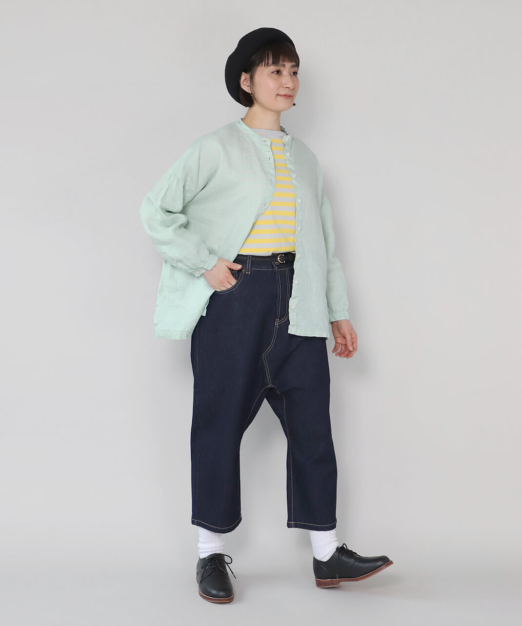カーキ色ゆったりするリネンシャツ 　2302-8        
