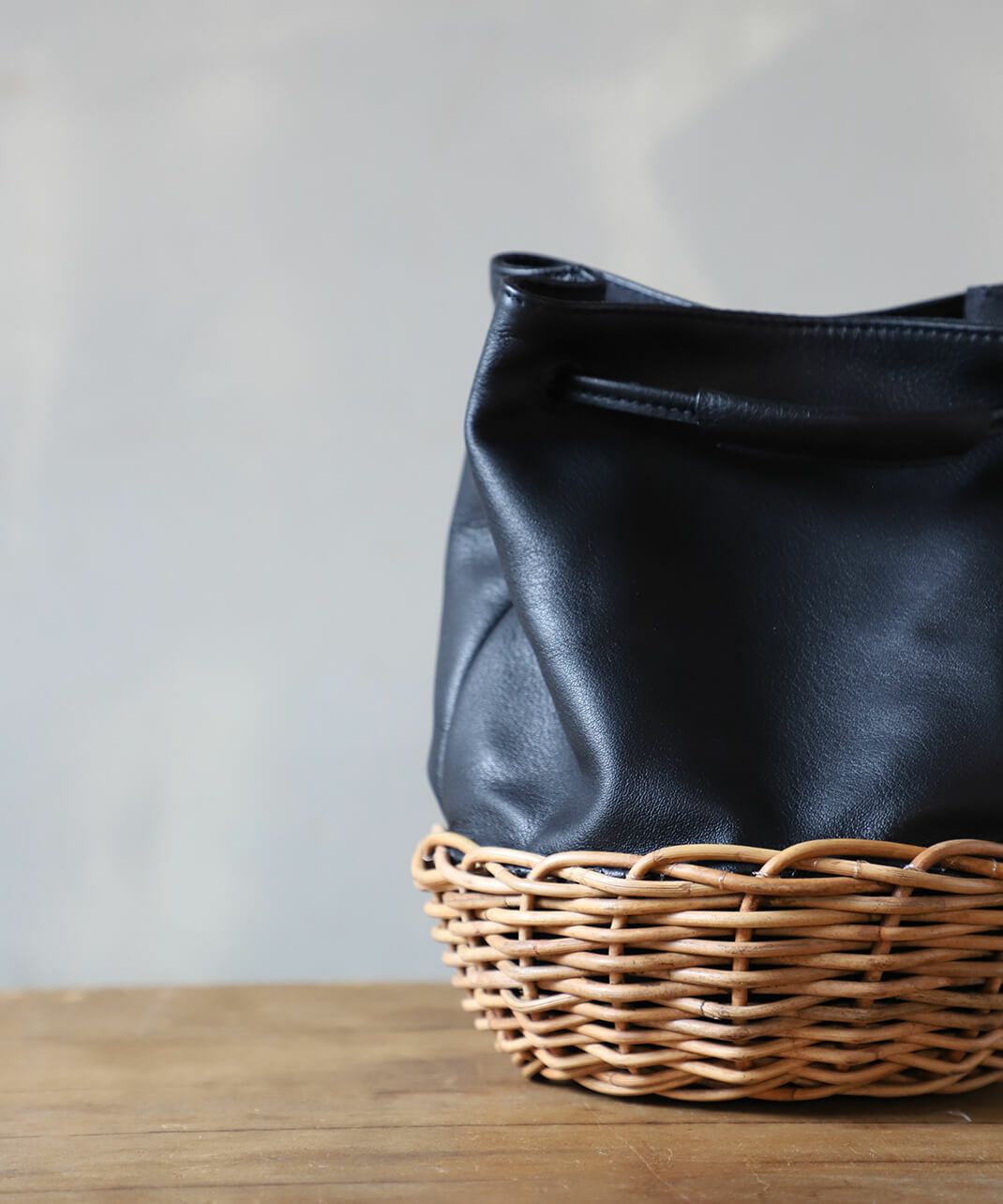 TIDEWAYアラログレザー2WAYショルダー M のレザー感