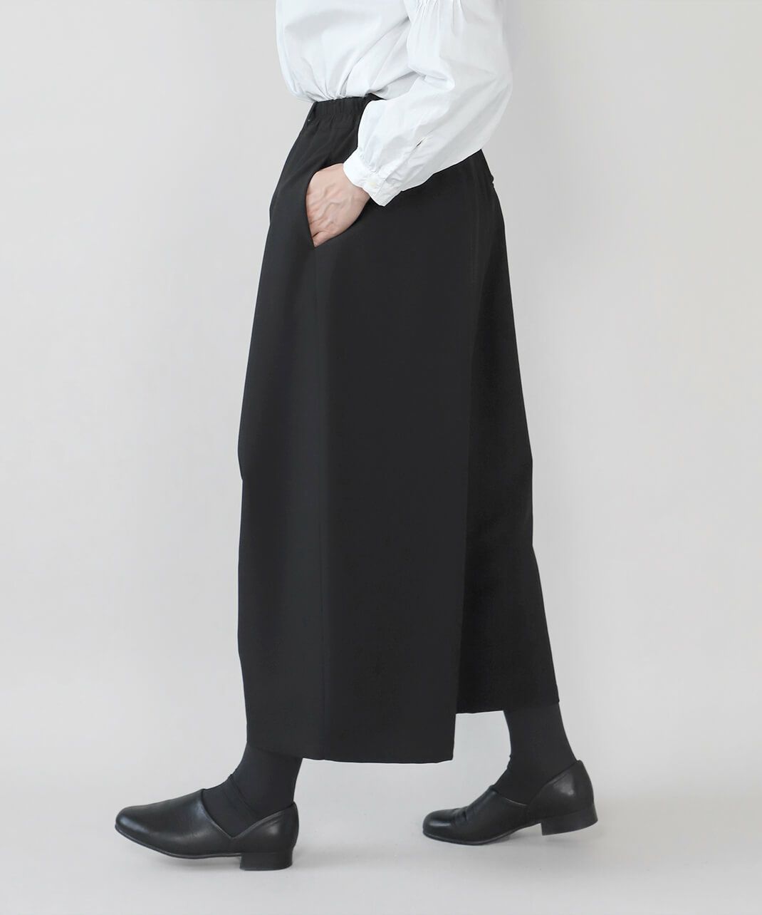 un cinq フォーマル対応<br />
イージーケア<br />
ワイドタックパンツ