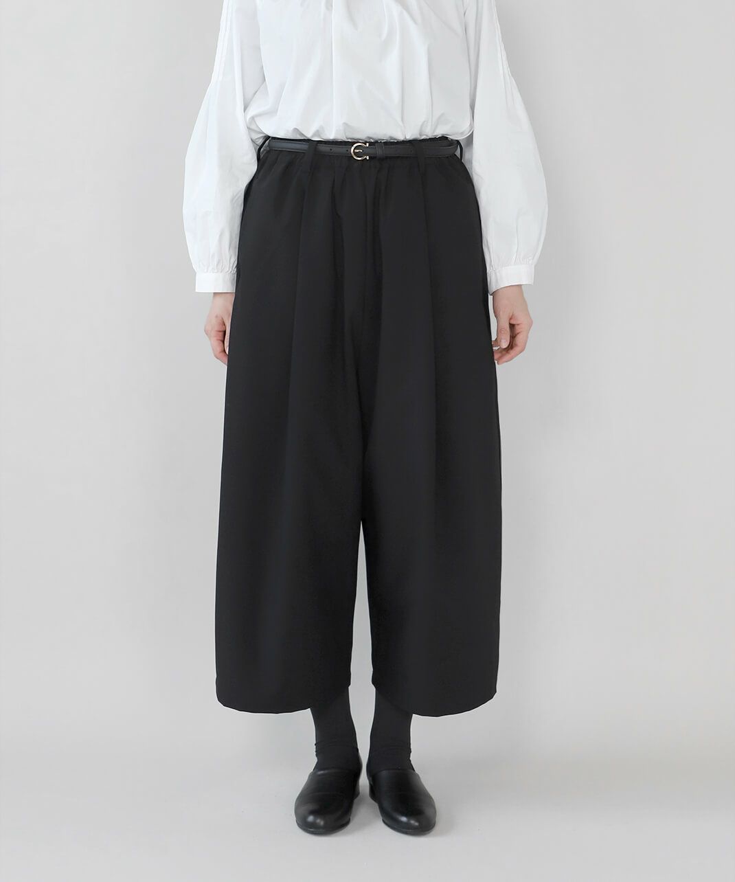 un cinq フォーマル対応<br />
イージーケア<br />
ワイドタックパンツ