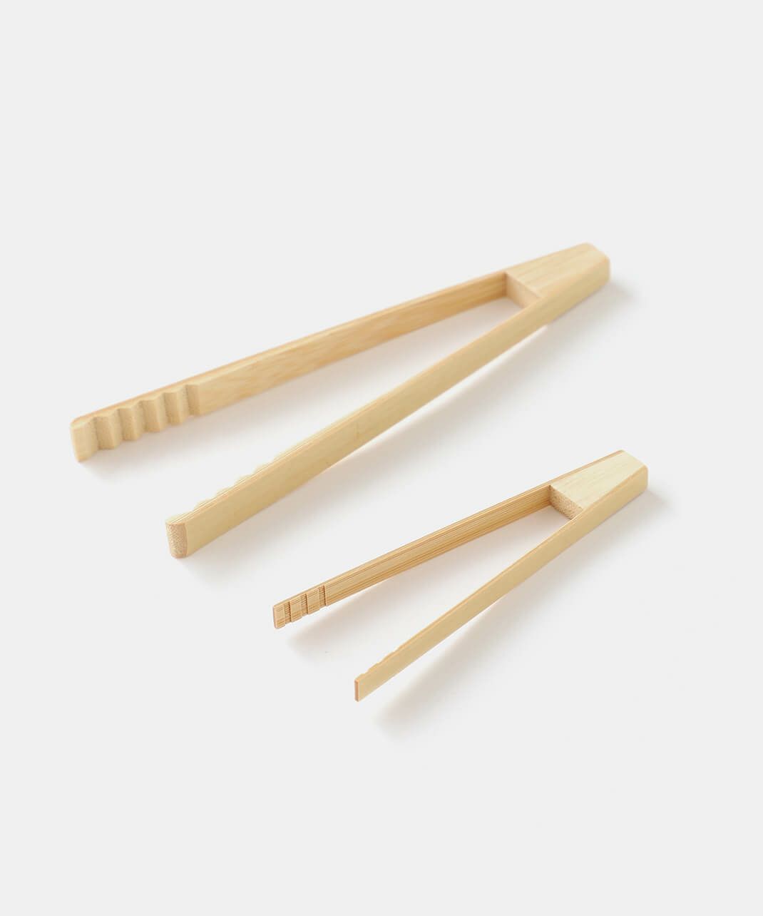 先端部分には溝がある