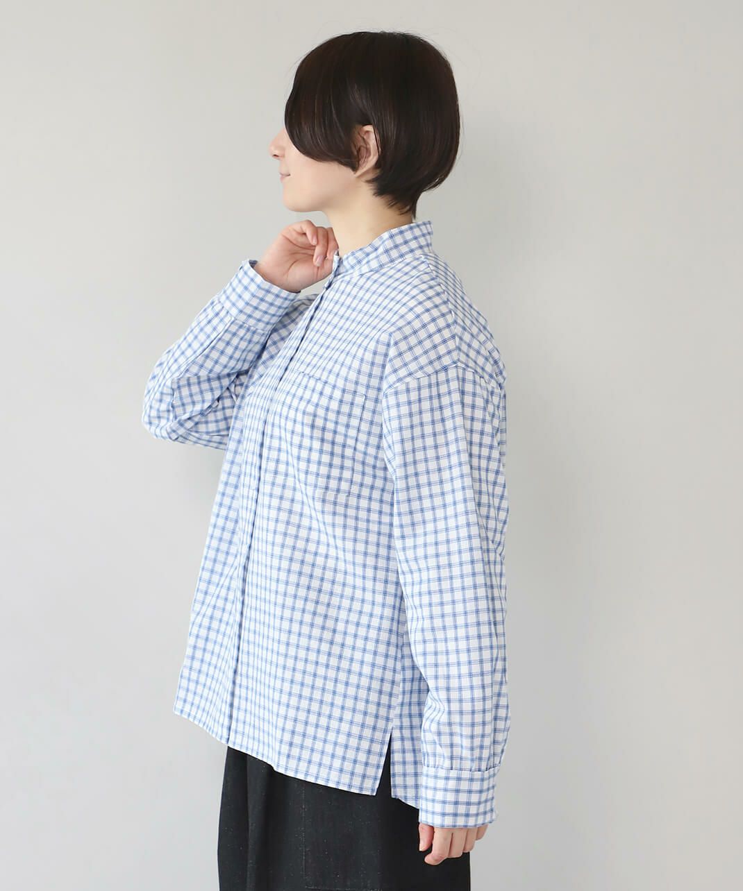 胸元にポケットがあります