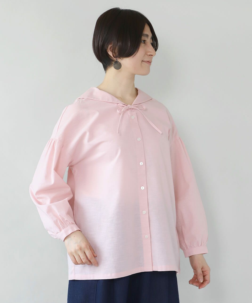 ふんわりしたギャザーの入ったドロップショルダー