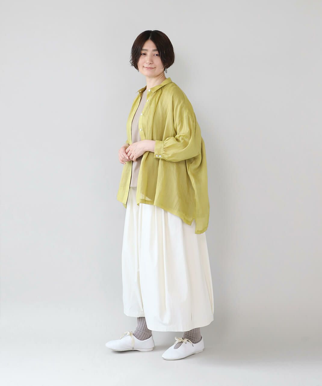 ボタンを開けて羽織りとしても着用可能