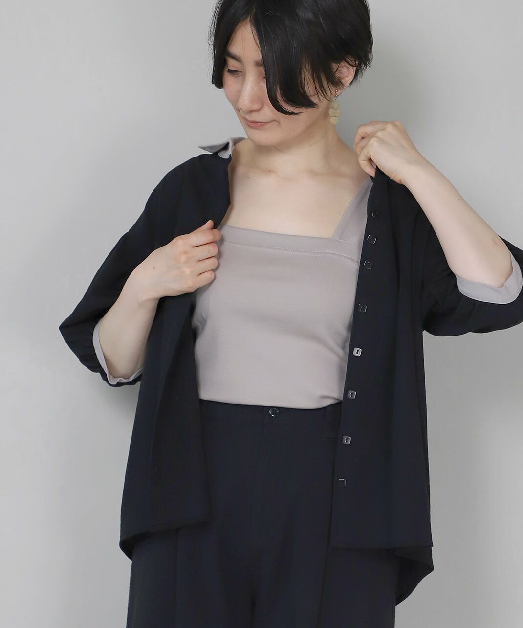 鎖骨まわりをすっきりと見せる