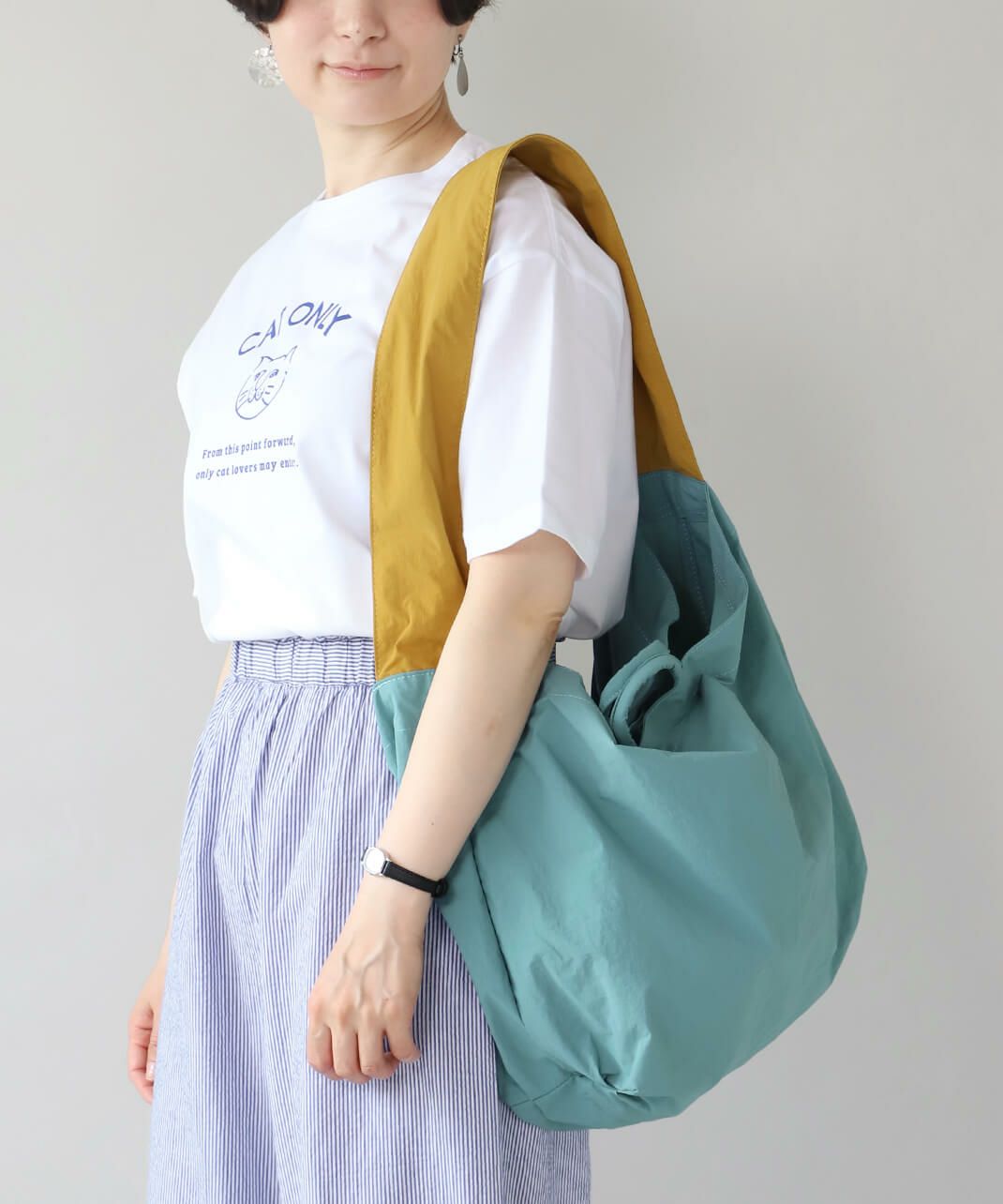 撥水加工されたナイロン素材のバッグ