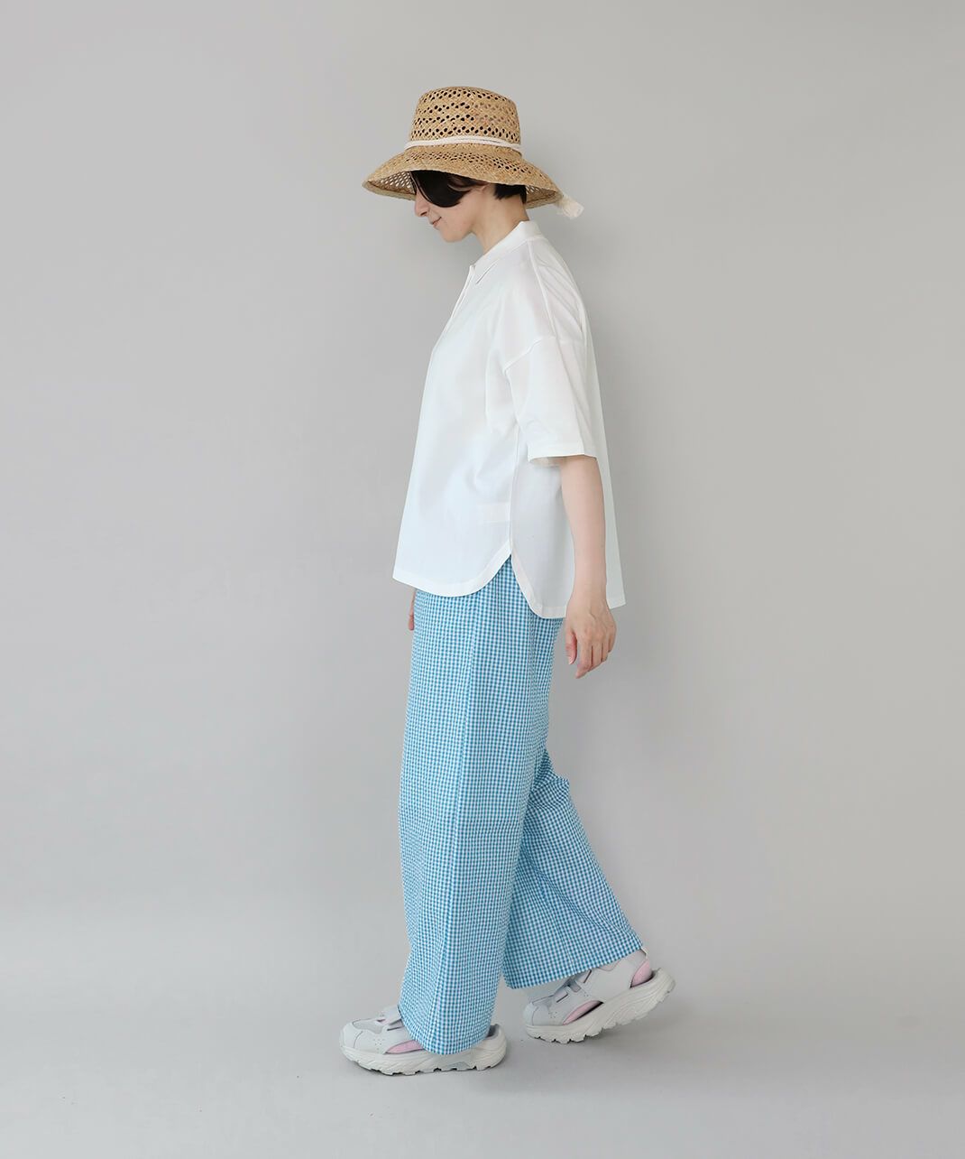 身幅にゆとりを持たせたワイドなシルエット