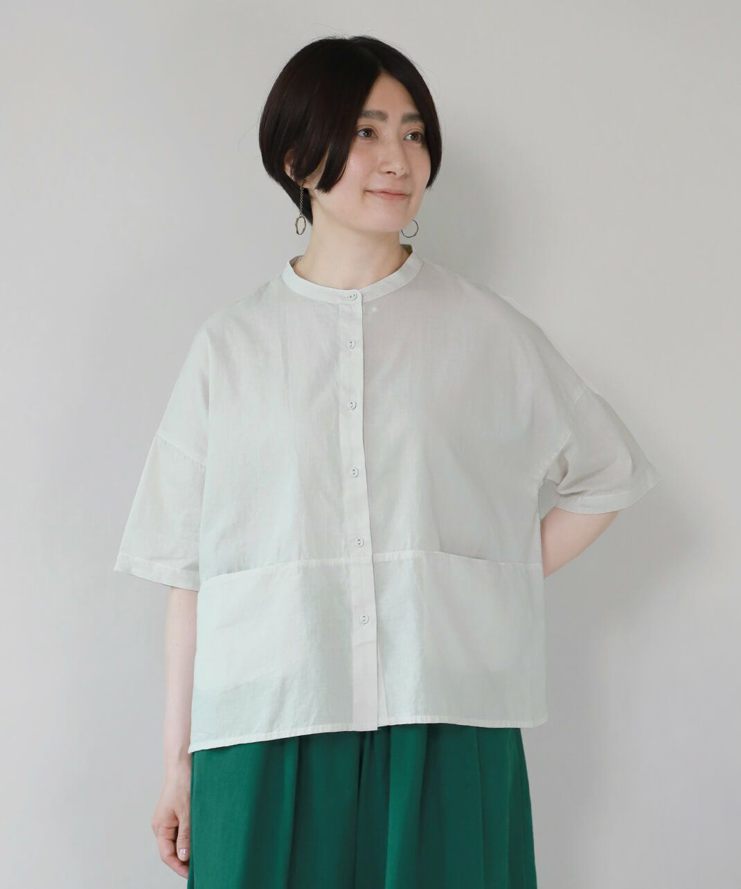 コットンリネンを使用したポケットワイドシャツ