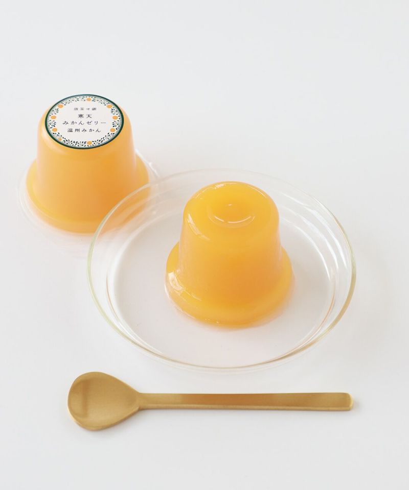 ぷるんとした寒天の食感をより一層楽しめる。