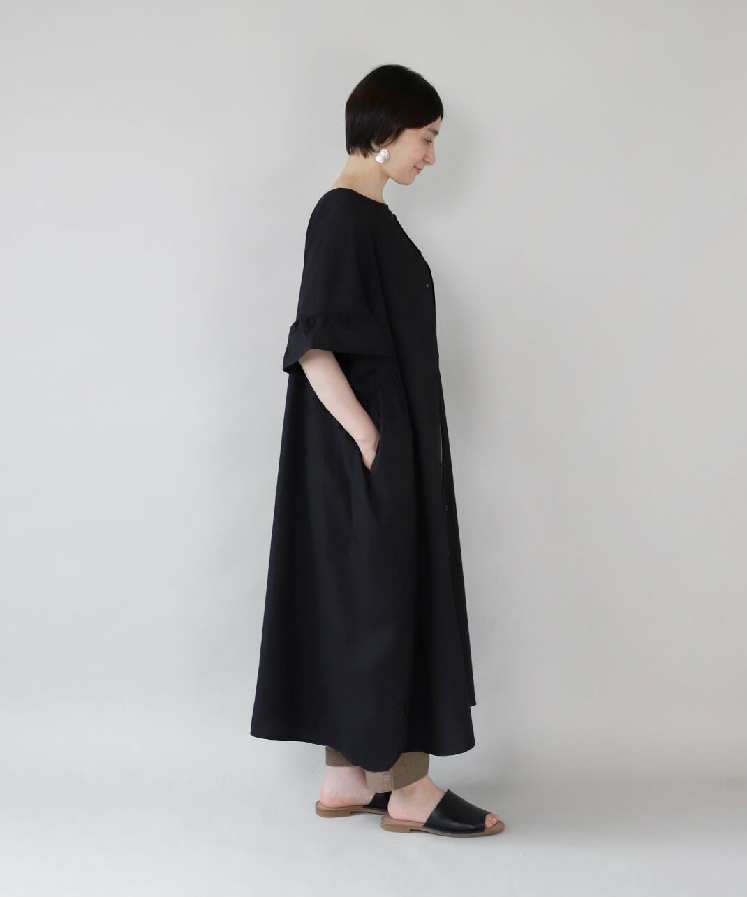 シンプルなので、小物雑貨をプラスしておしゃれを楽しむ