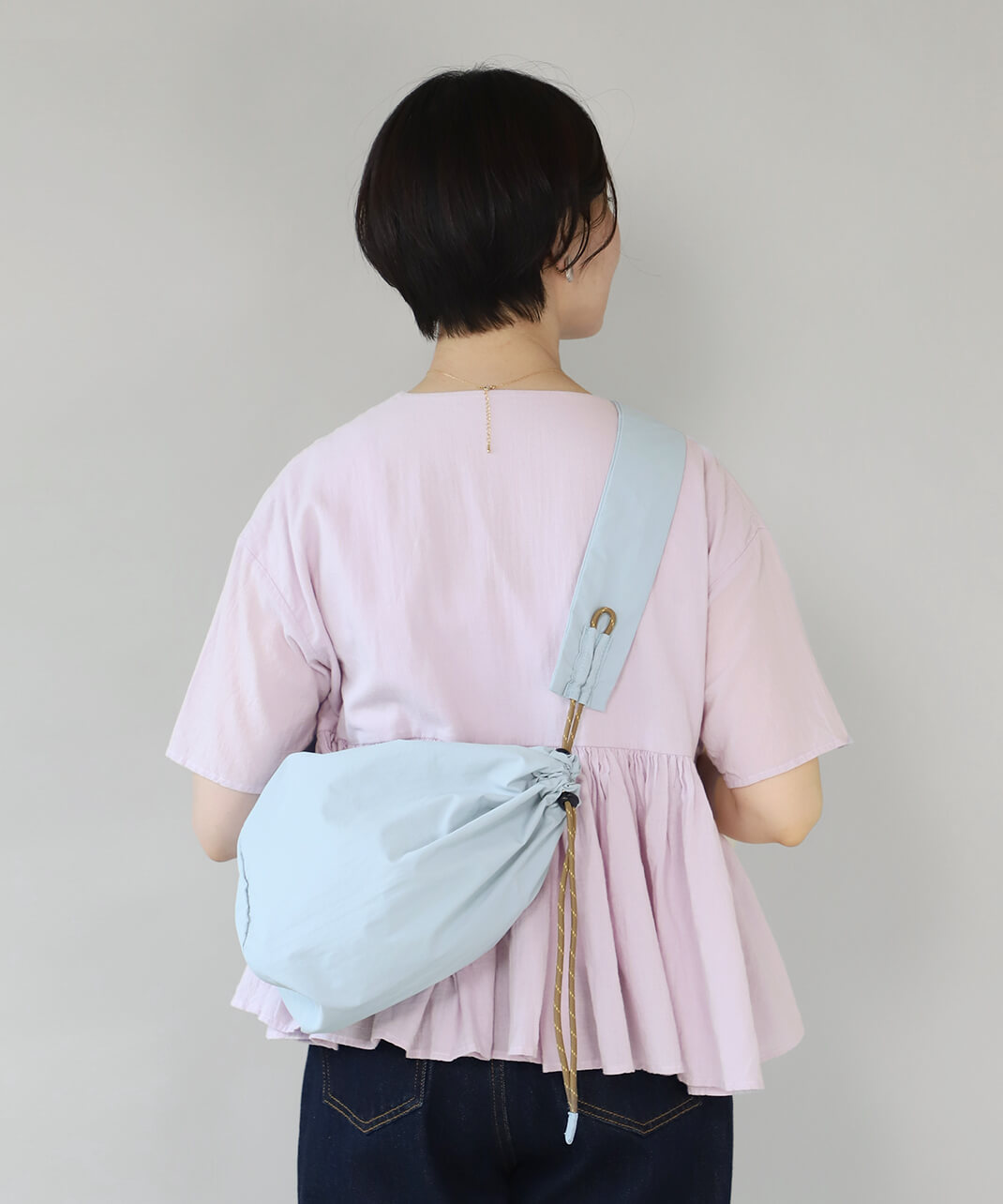 幅が太めなショルダー紐