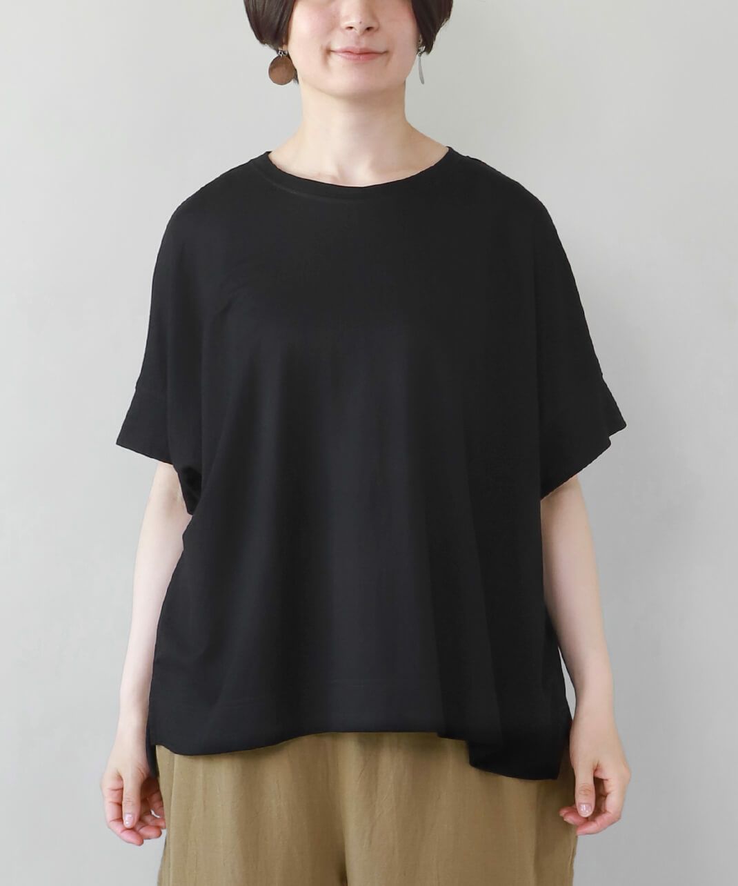 mumokuteki<br />
接触冷感とUVカットの<br />
ボックスカットソー