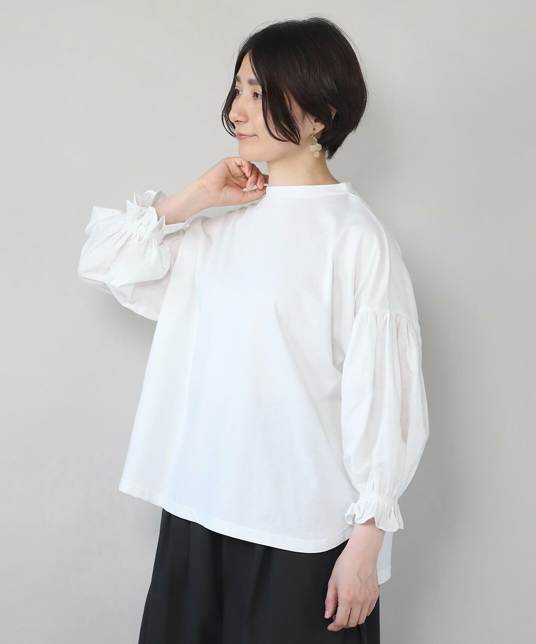 カットソーでありながらブラウスのように上品