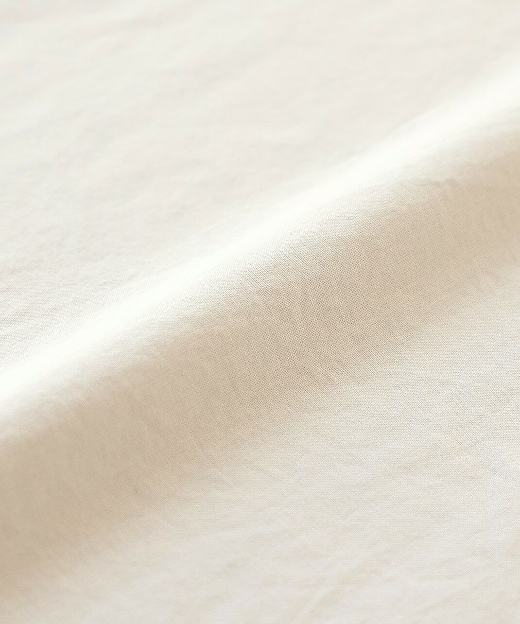 薄手で通気性がよく、軽やかな着心地
