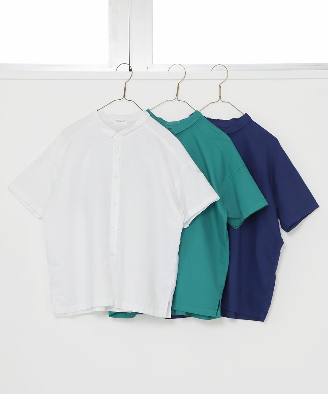 生地の色味は製品染めを施した