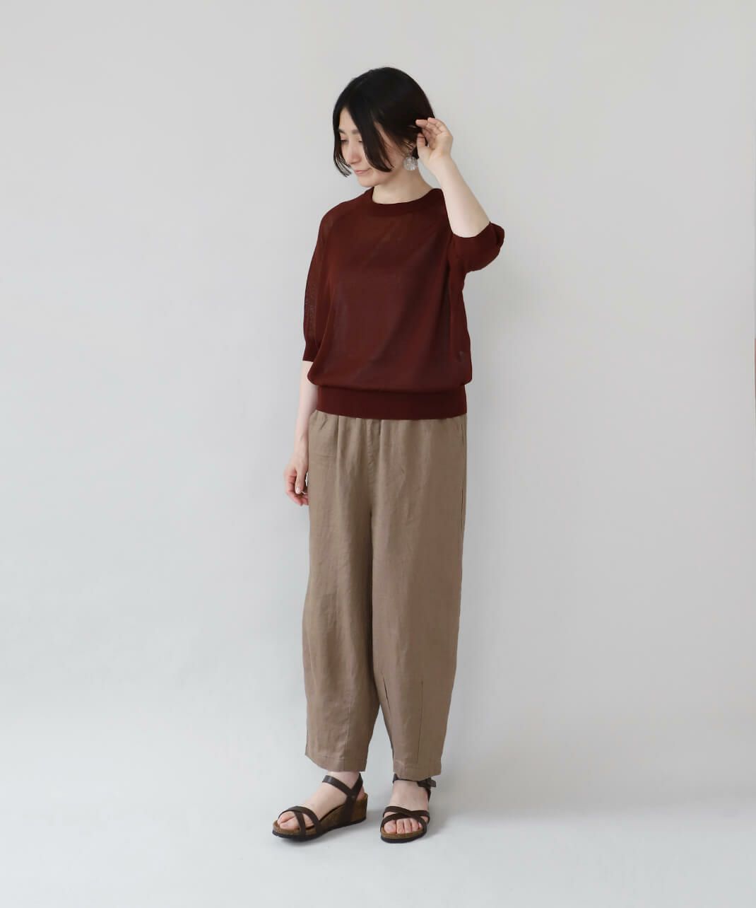 リブ編みが程よくフィットし、全体を引き締める