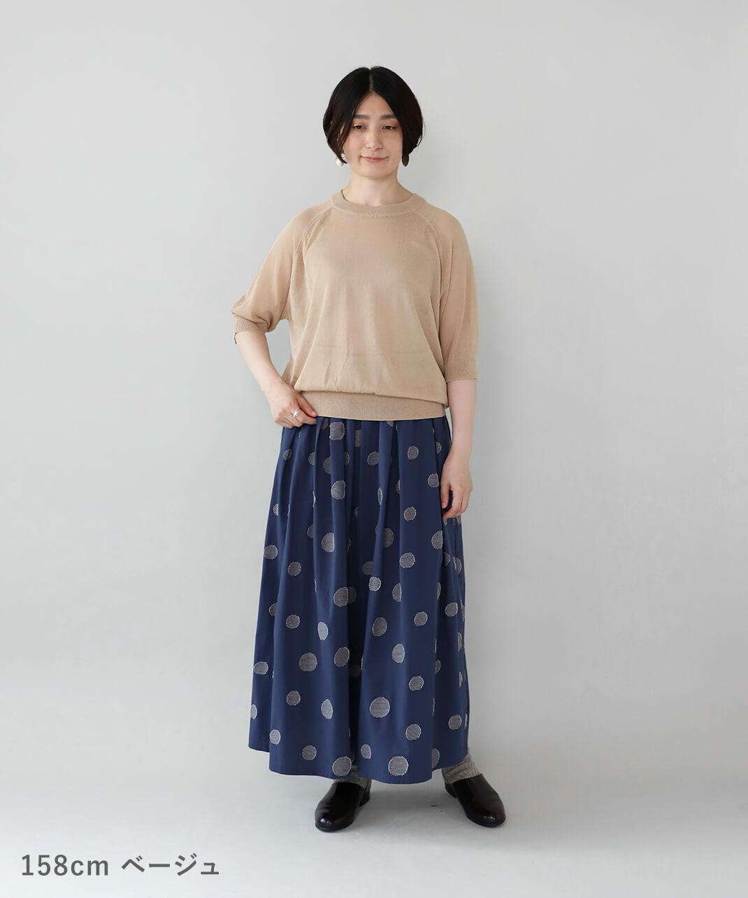 ベージュ