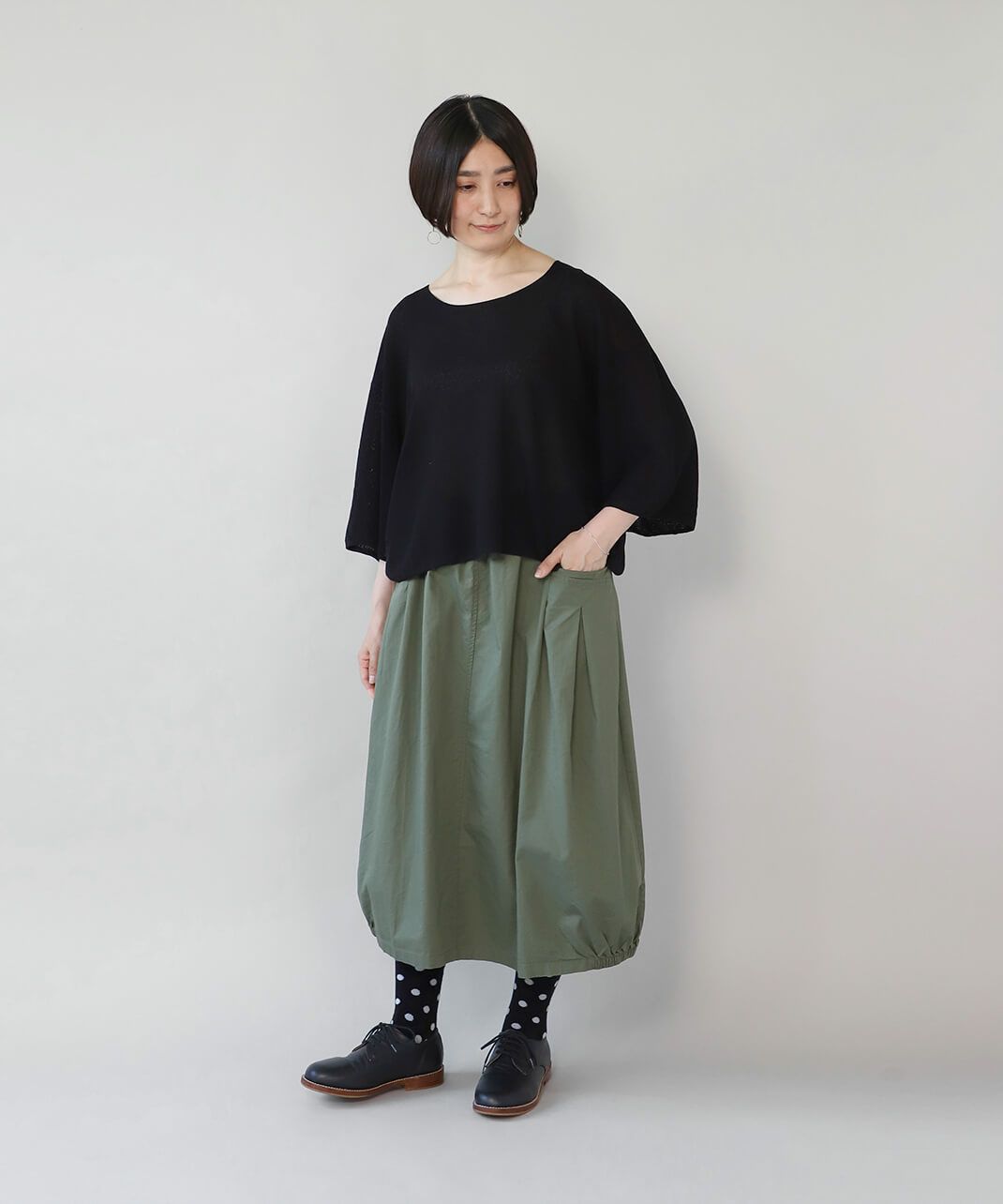 カジュアルになりすぎない一着
