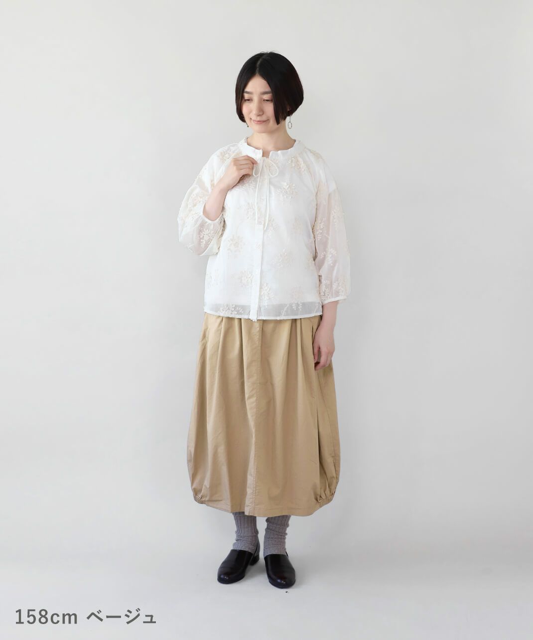 ベージュ