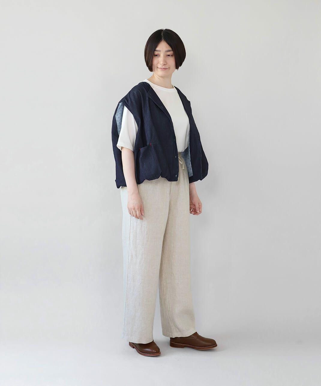 カジュアルになりすぎない一着