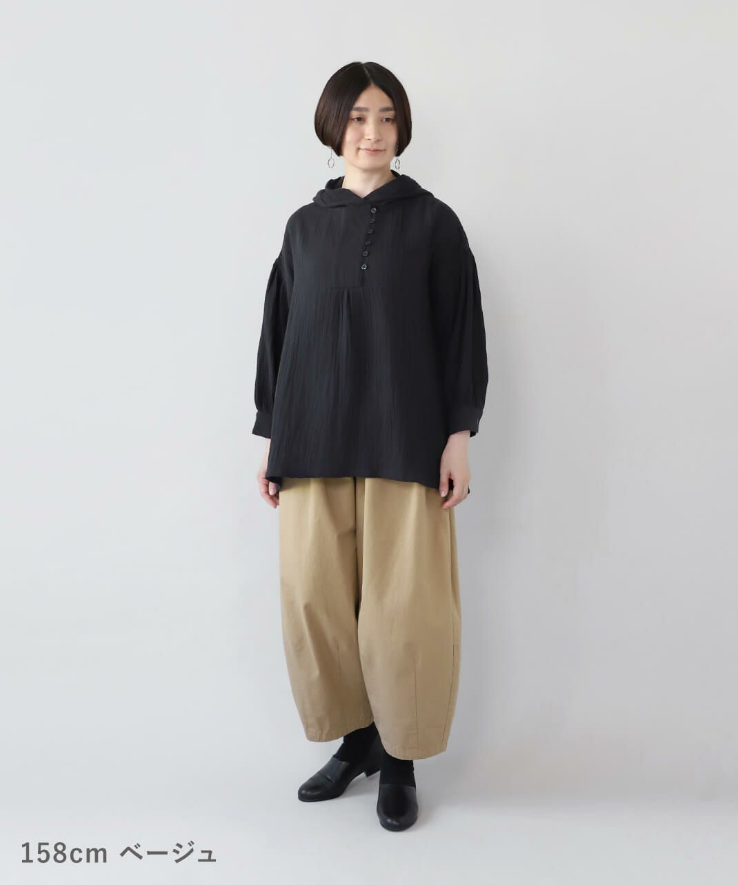 ベージュ