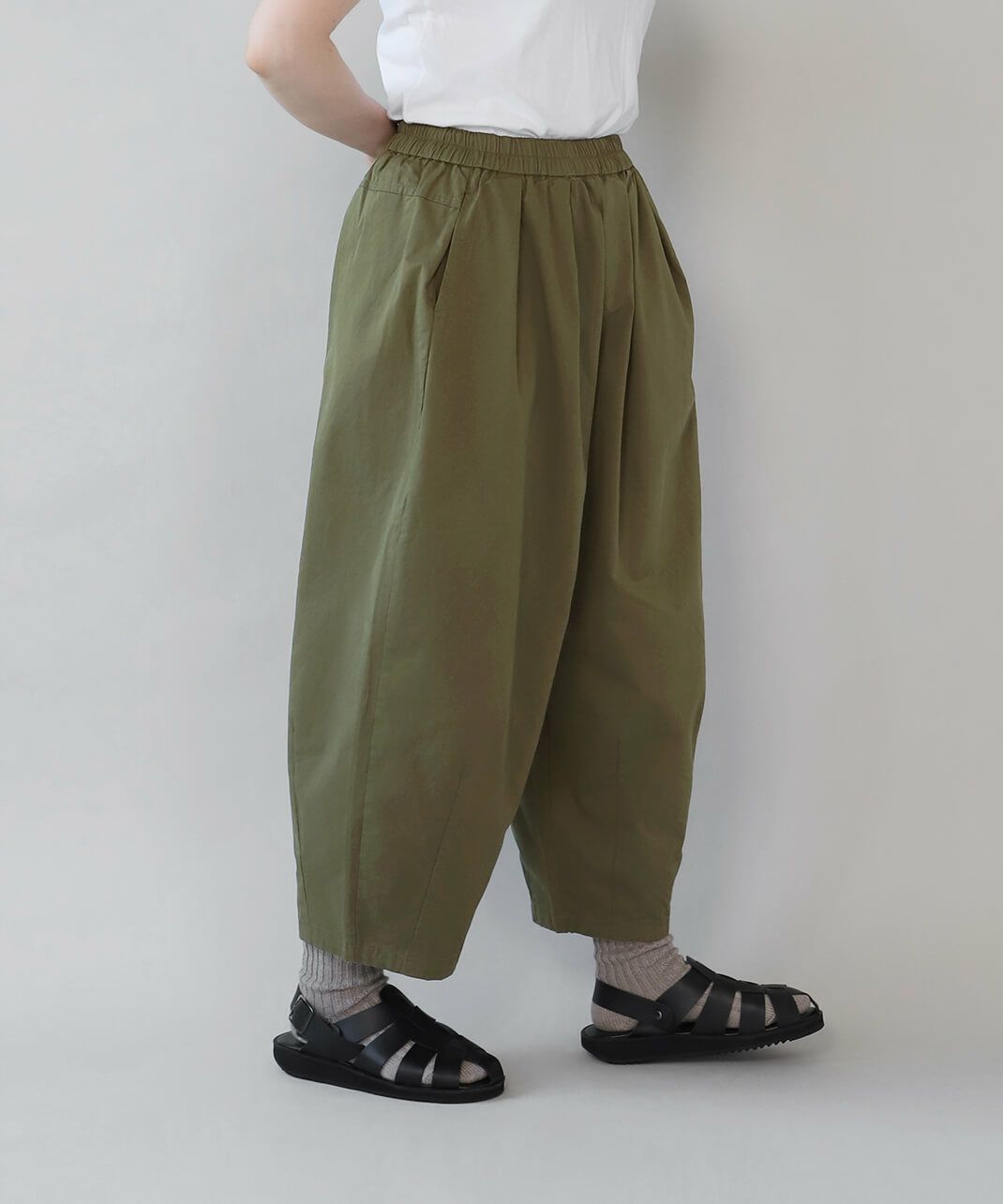 ワイドテーパードパンツ