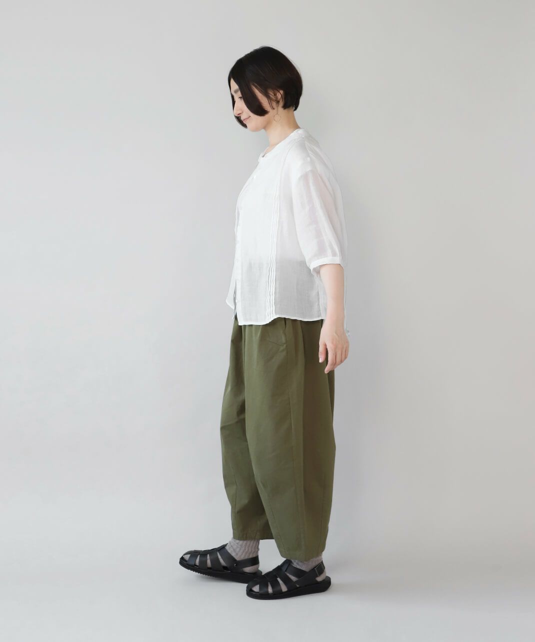 シンプルなトップスと合わせる。