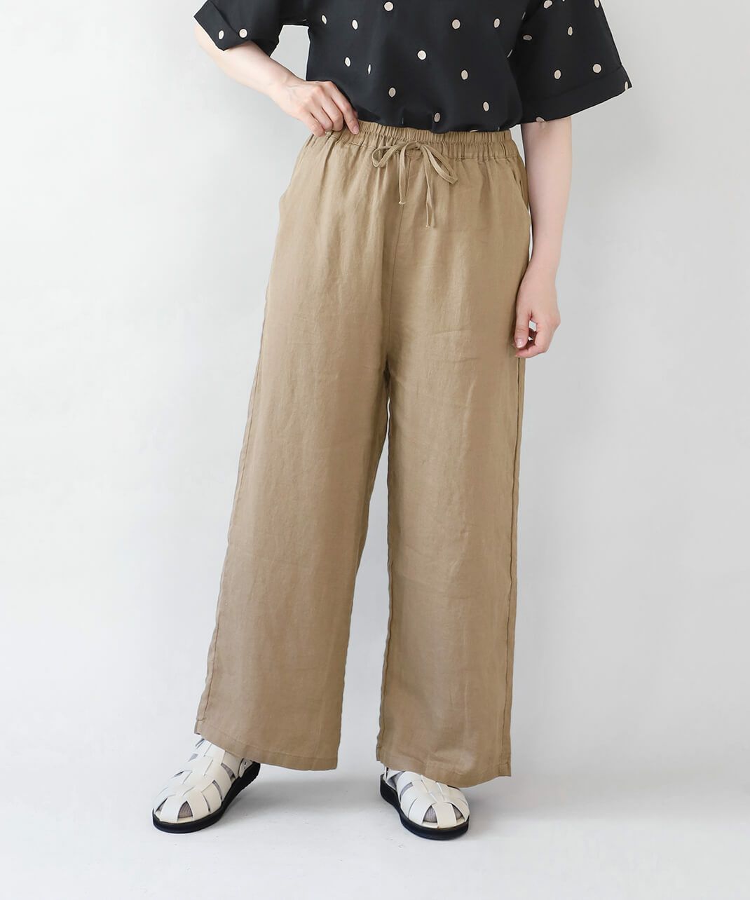 リネンを使用したパンツ