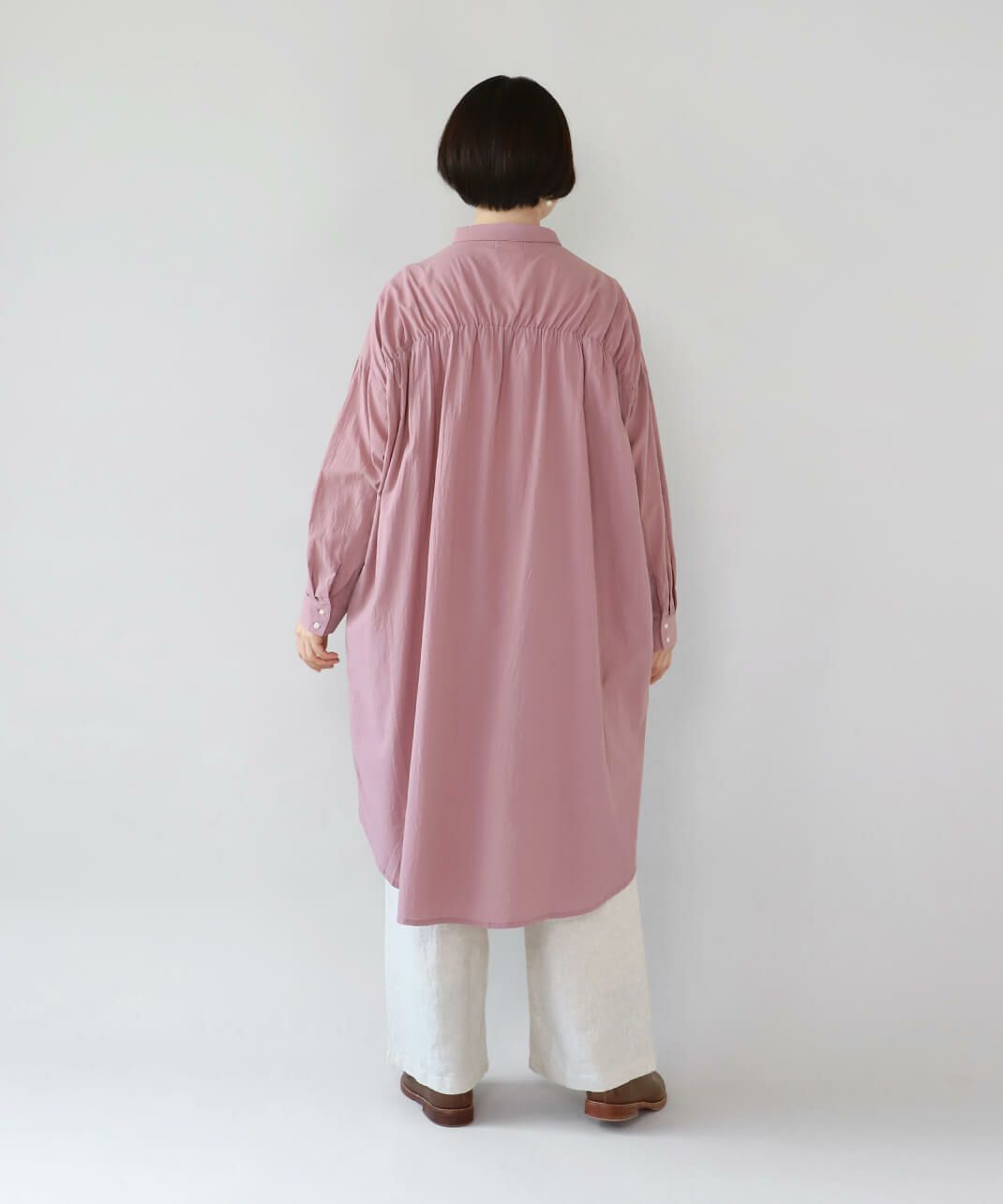 背のギャザーがはいったデザイン