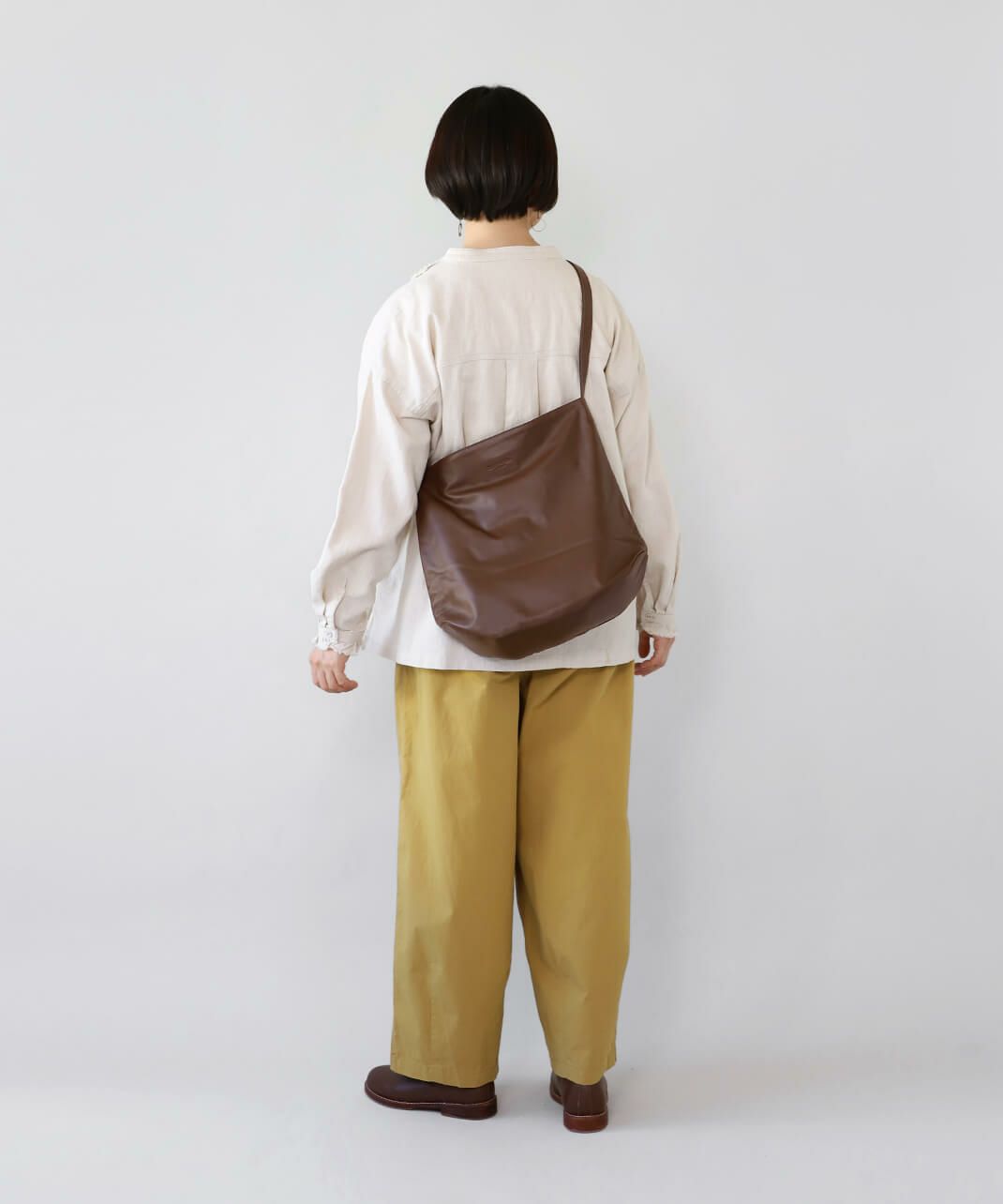 コーデに合わせやすいシンプルなデザイン