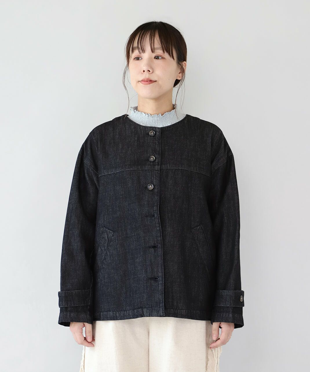 甘織デニムを使用したノーカラージャケット
