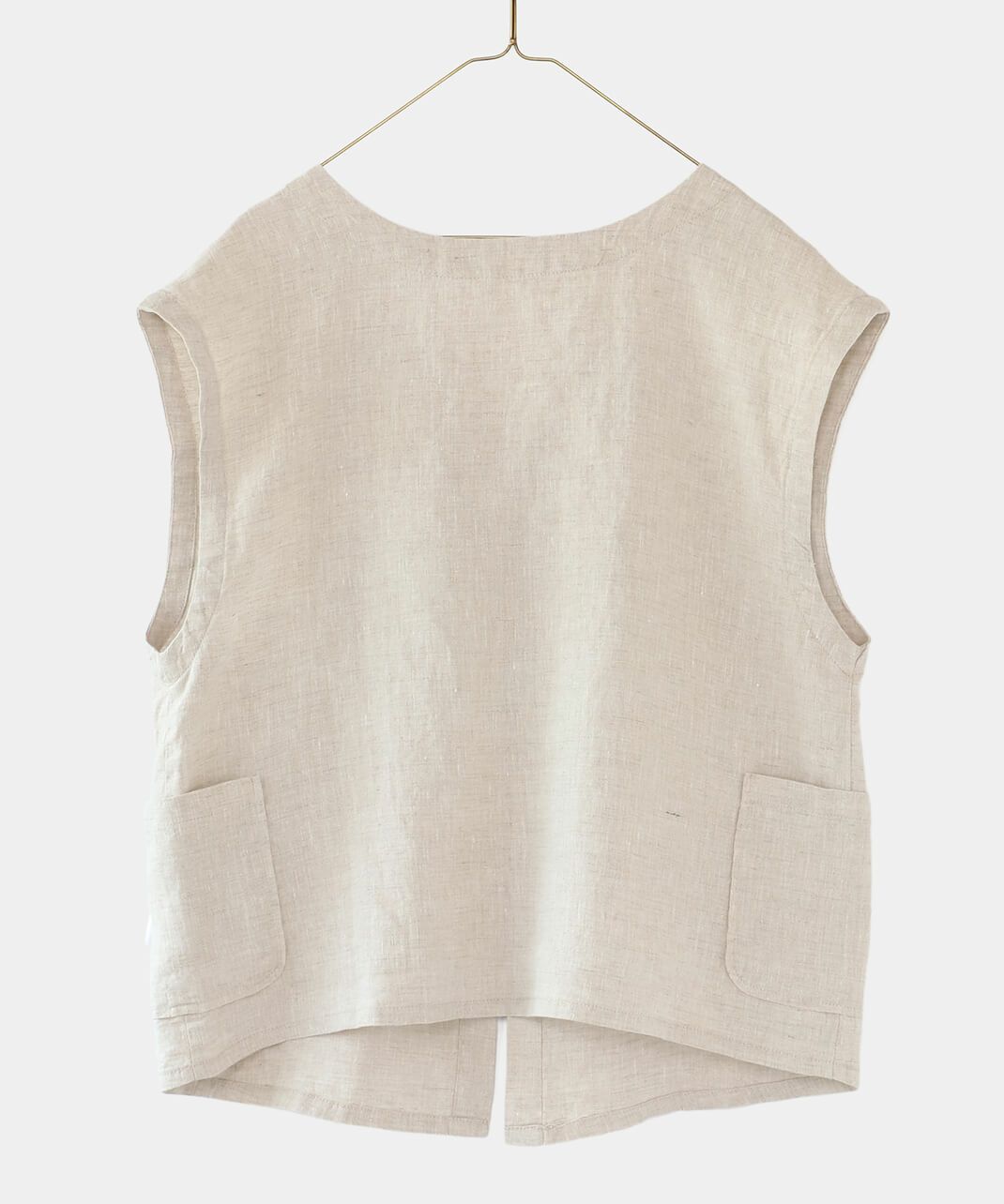 通気性と軽やかさのある1着