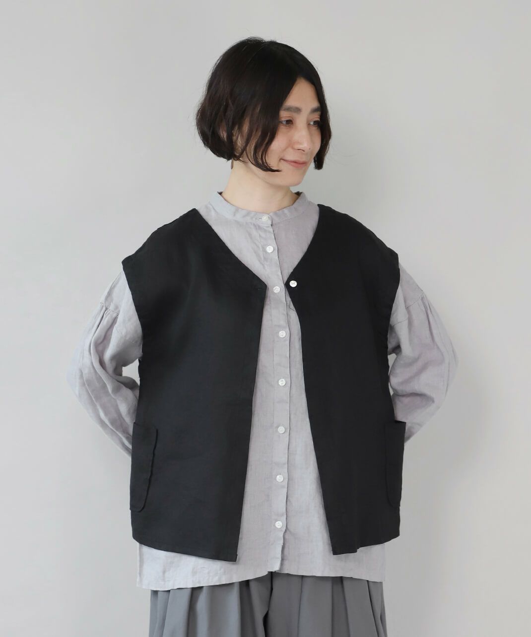 リネン素材を使用した2WAYのベスト