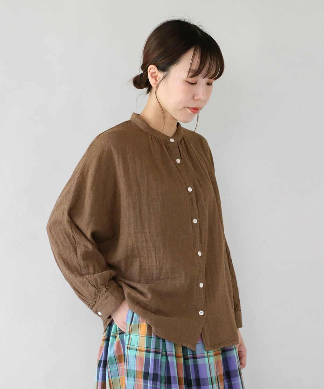 袖丈は9分丈ですっきりと見える