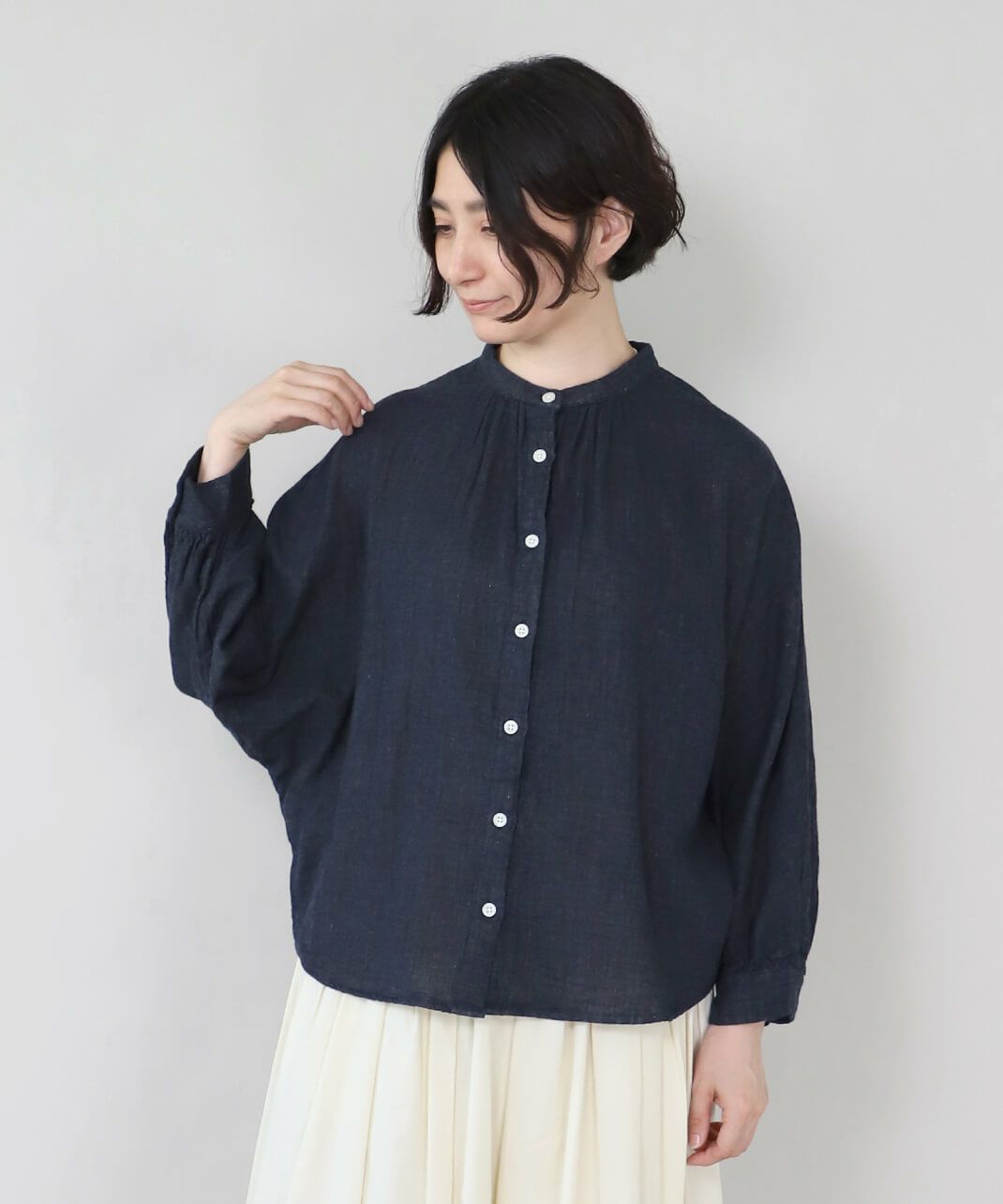 リネン素材を使用した2WAYのベスト