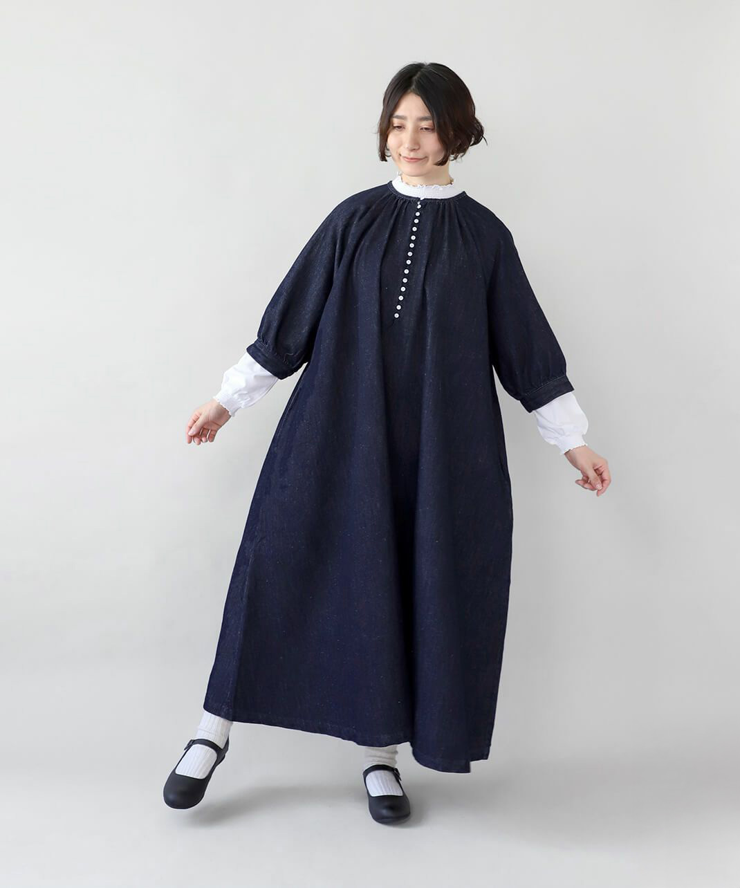 胸下から広がるフレアシルエット