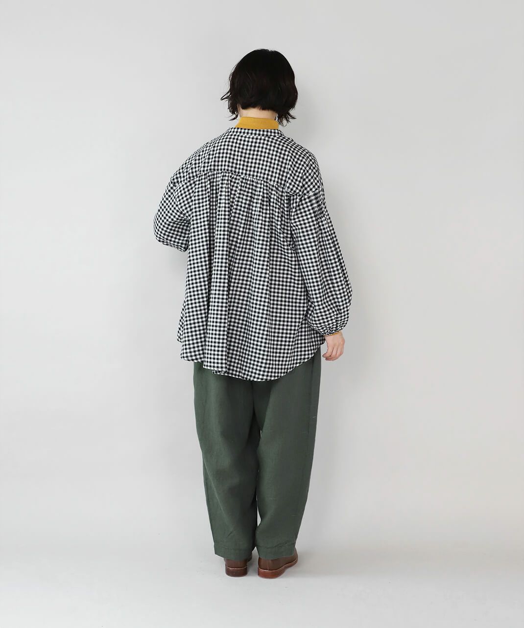 ラウンドヘムが動くたびに揺れる。