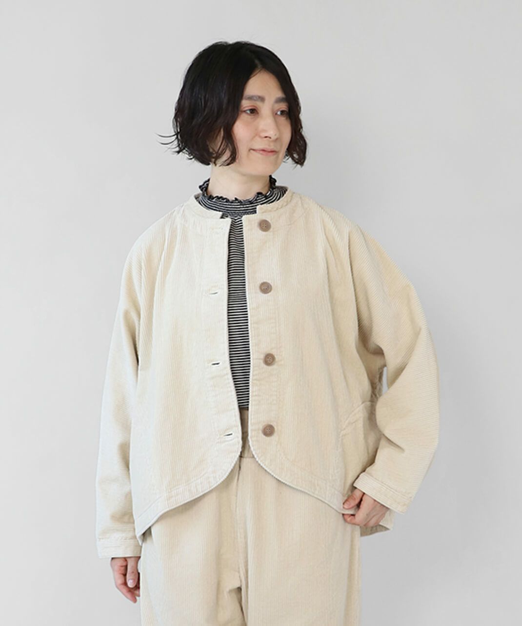 袖幅がゆったりして、厚手のインナーも