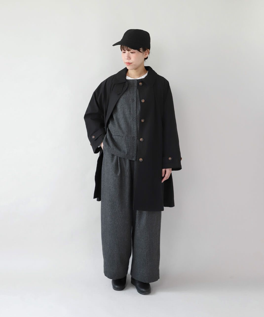 コーディネートや気分に合わせてシルエットを変えられる。