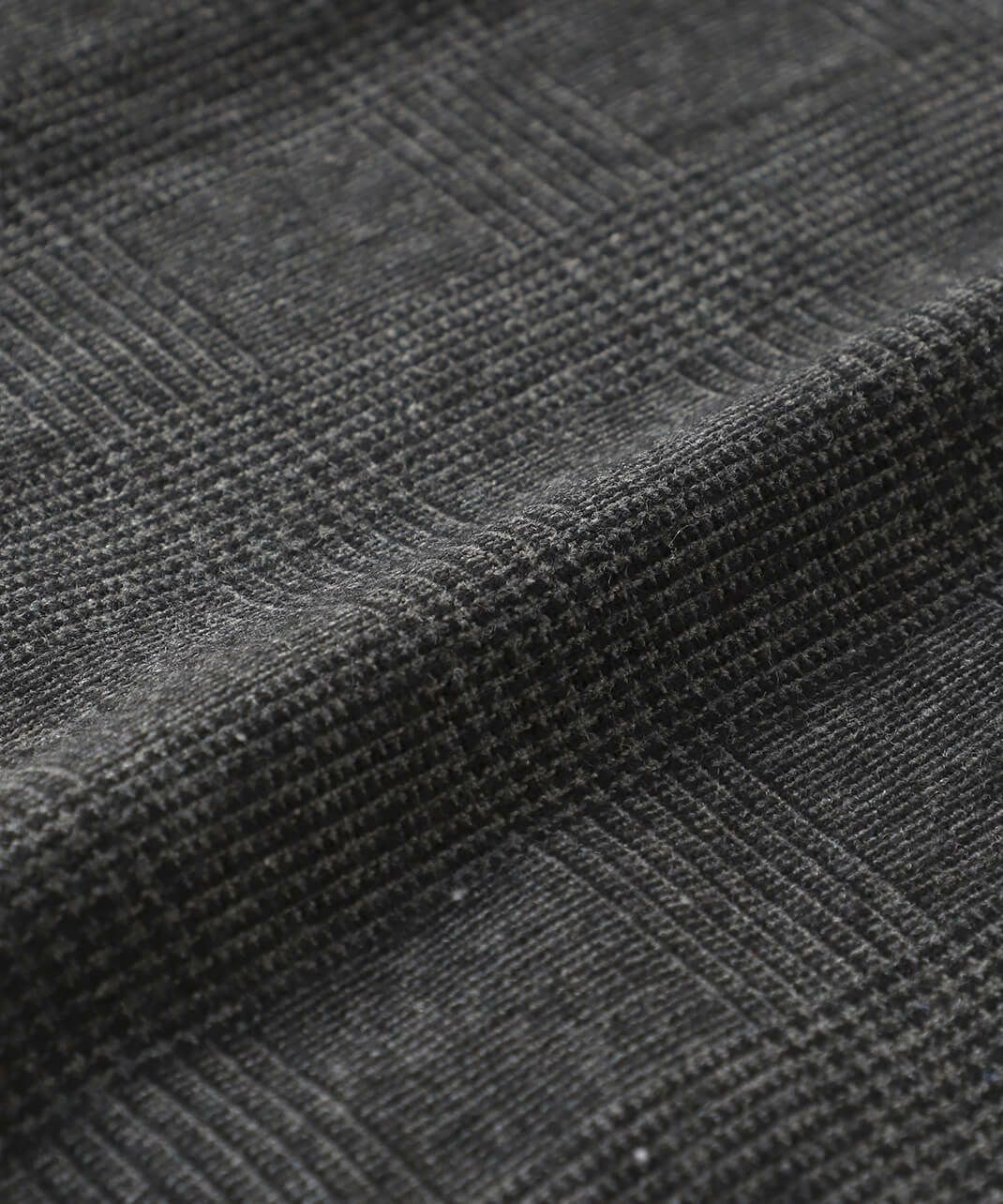 カラーによって生地の素材が異なる