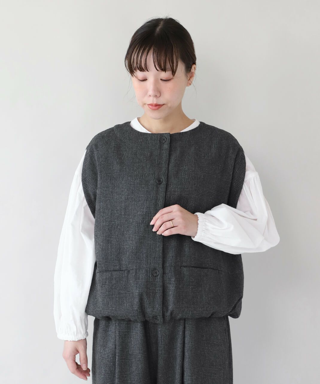 温かみのある素材を使用したデザインベスト