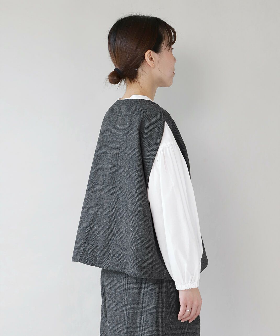 袖口のカッティングが特徴的