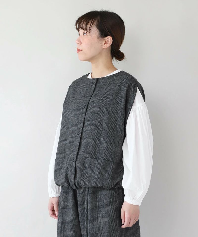 絞って丸みのあるポンチョ風