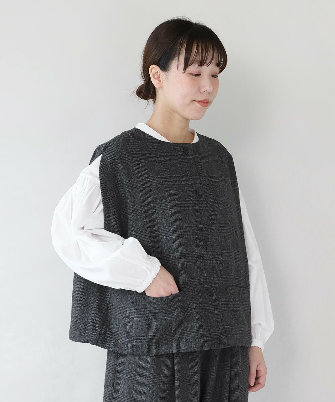 フロントのポケットはシームレスで目立ちません。