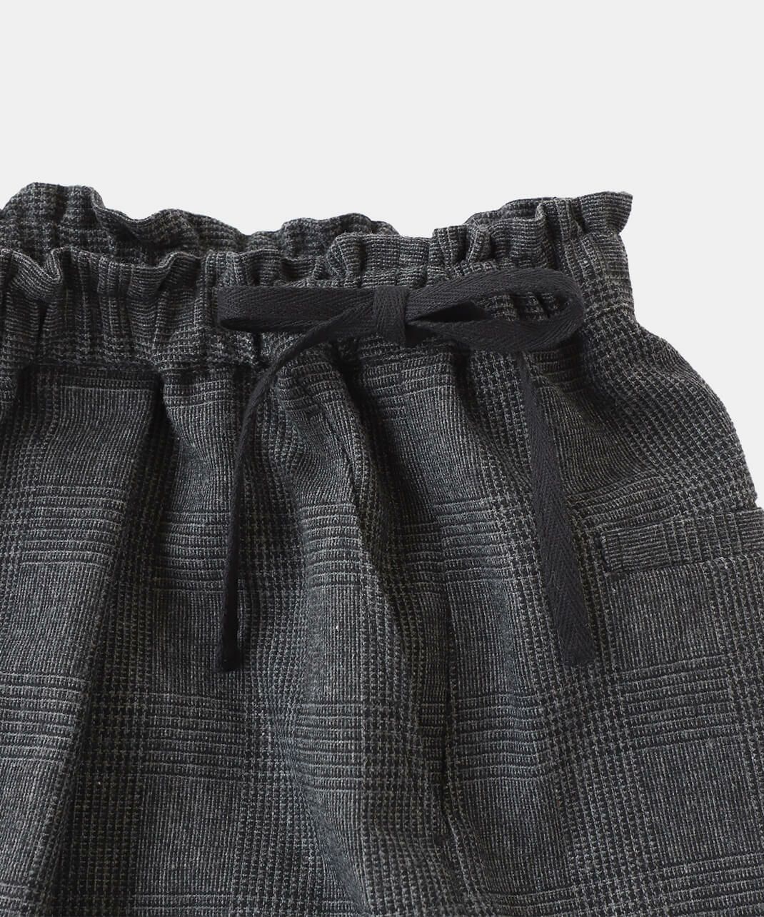 サイドのリボン紐が可愛らしさをプラス。