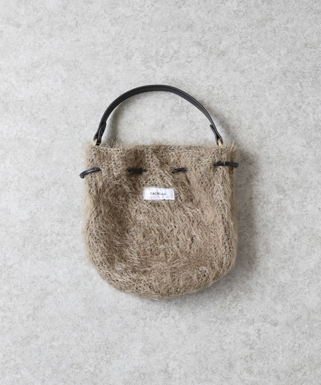 表面の毛羽立ちが特徴の生地