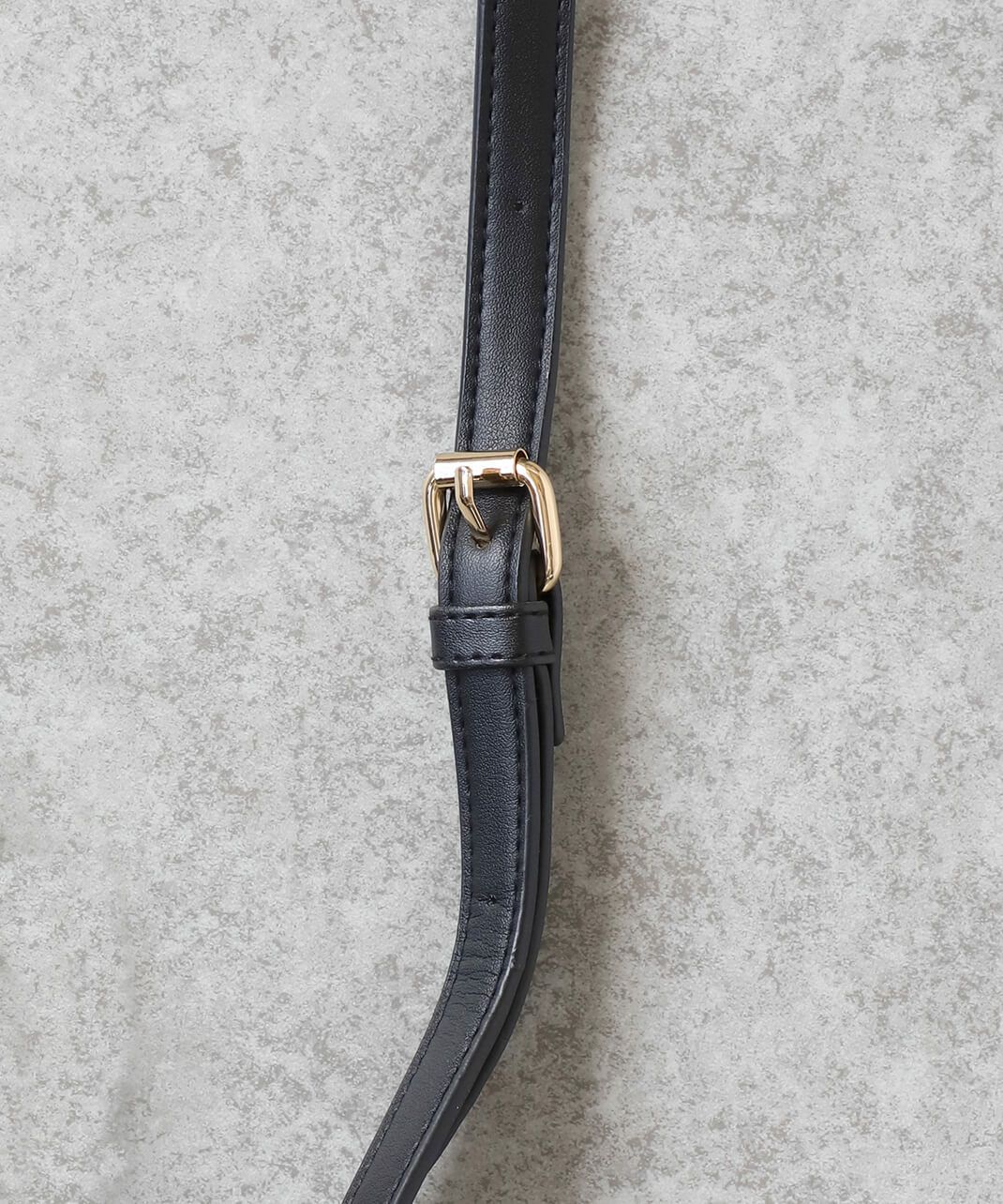 ストラップは長さ調節が可能