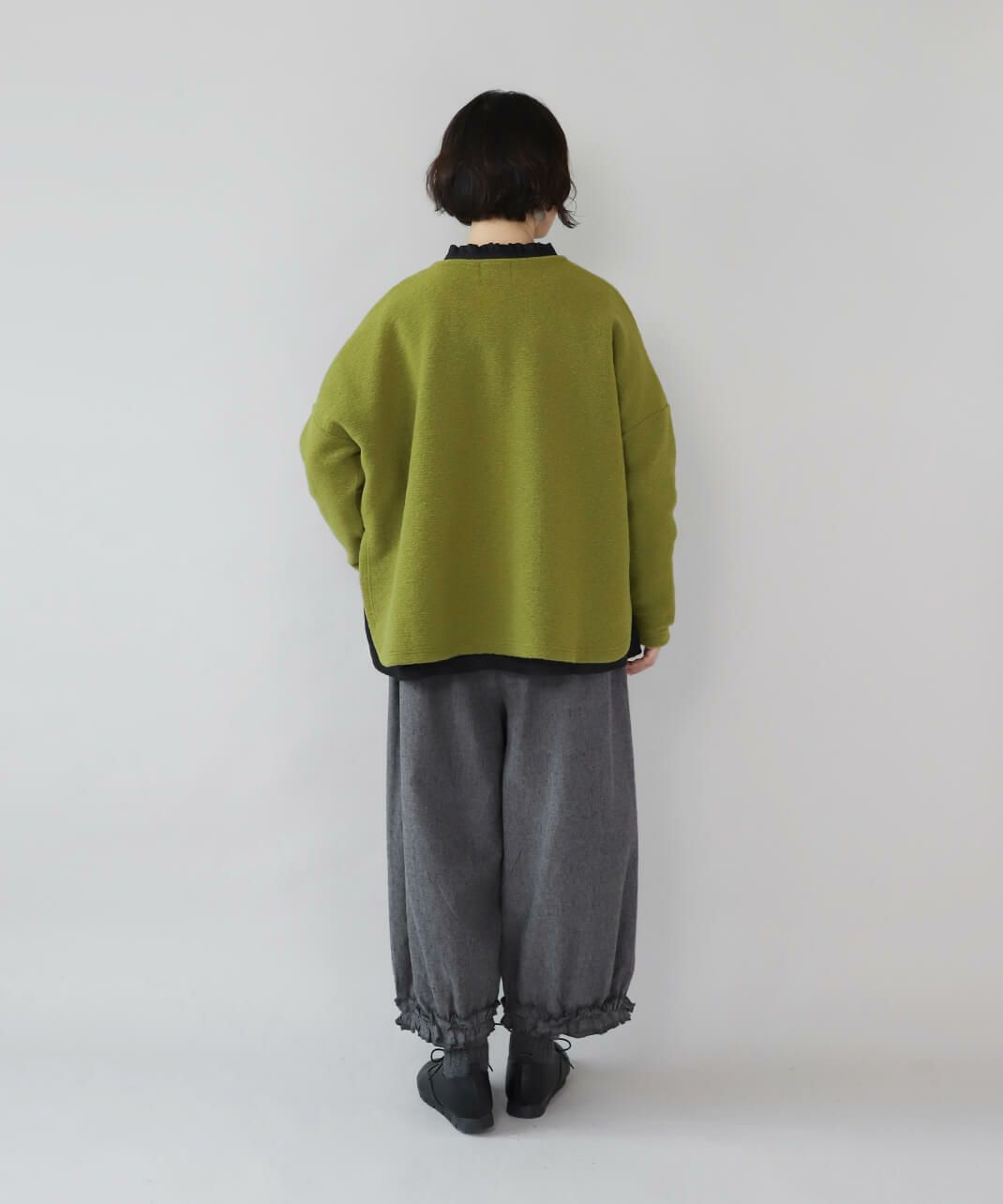 裾がラウンドカットのデザイン。