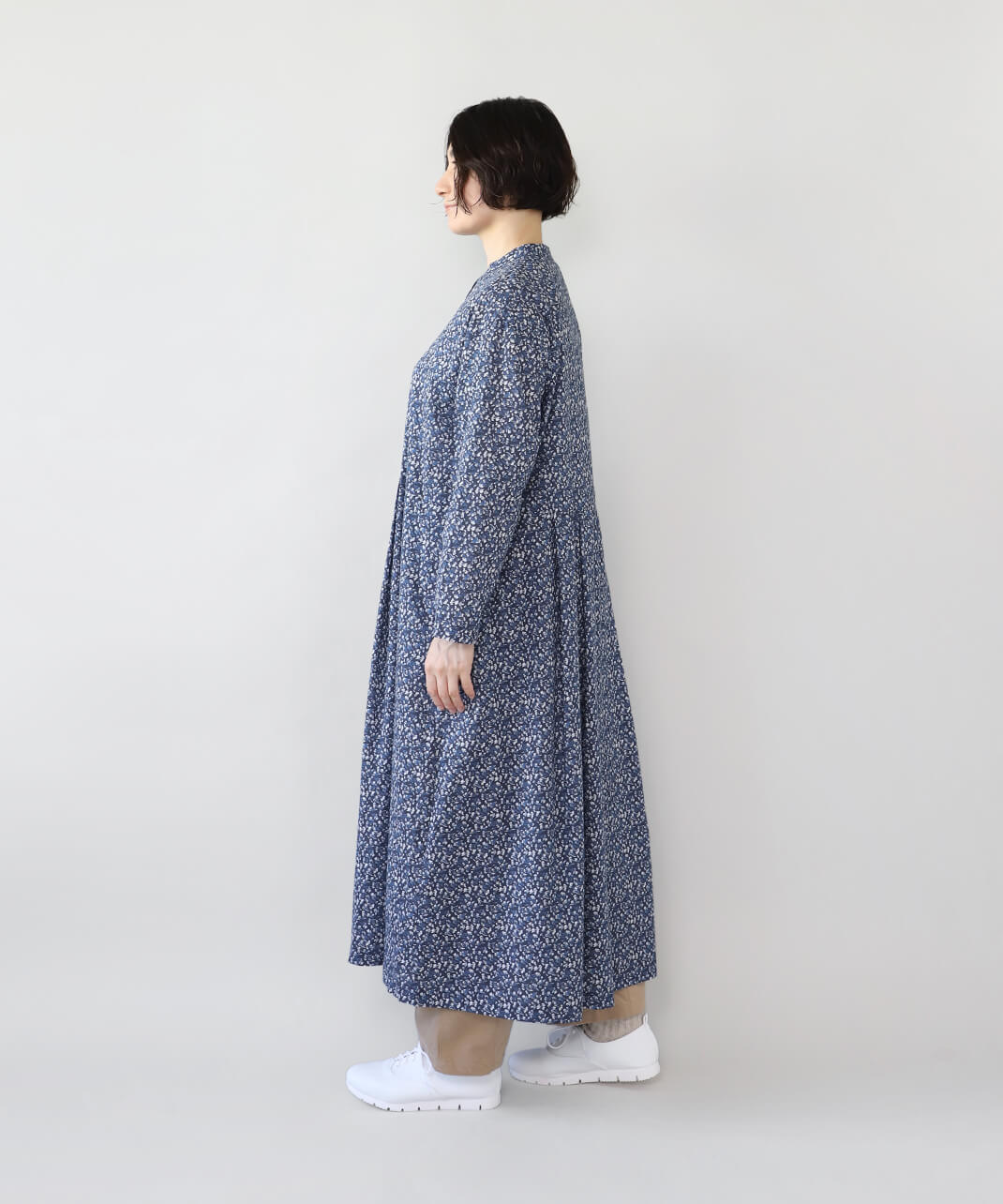 股上が深いデザインなので、ウエスト位置次第で丈調整が可能